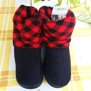 New/TAG, MUK LUKS Women's SLIPPERS. Size L 9-10, Black and Red.